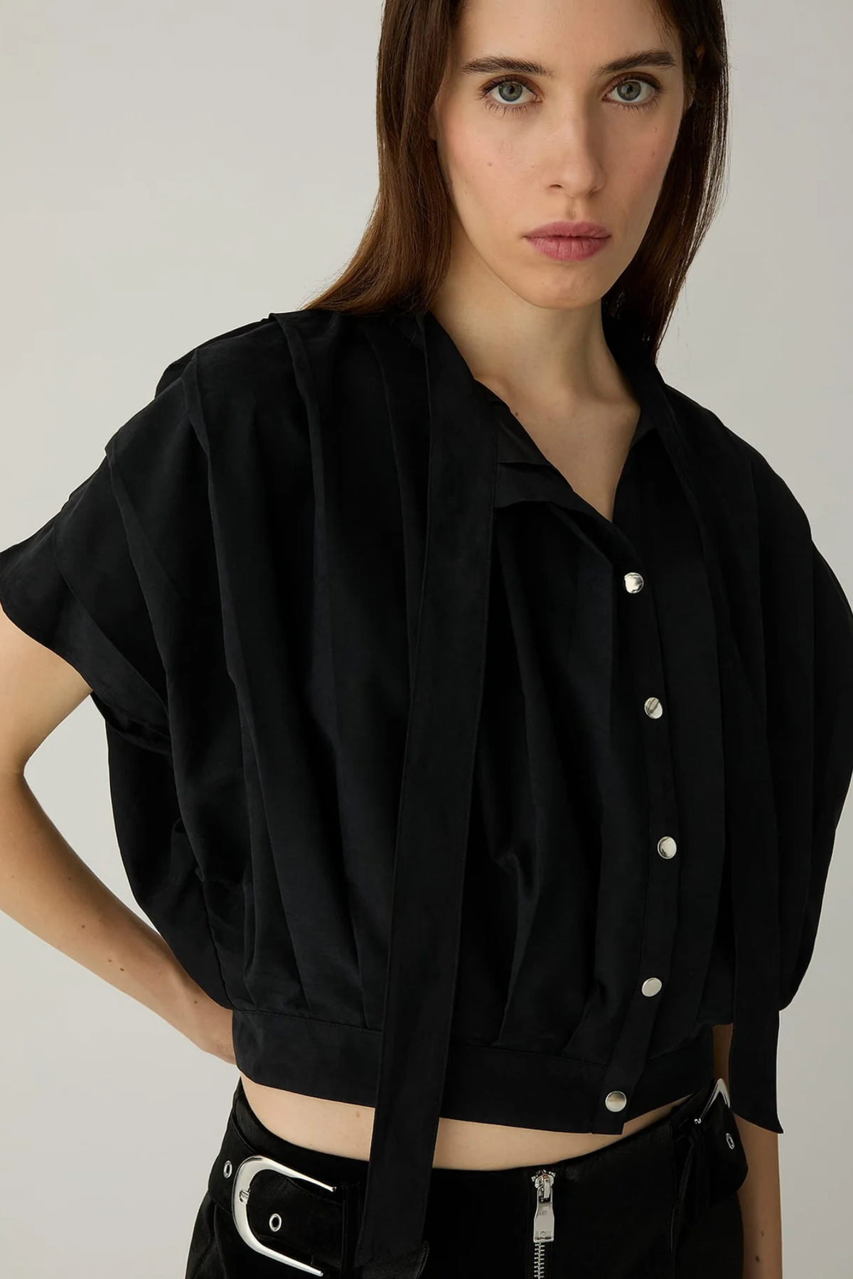 KORA PLEATED BLOUSE - BLACK