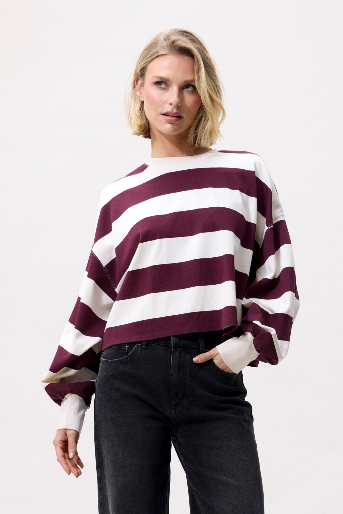 OVERSIZED TRUI MET STREEPJES EN LANGE MOUWEN - MERLOT