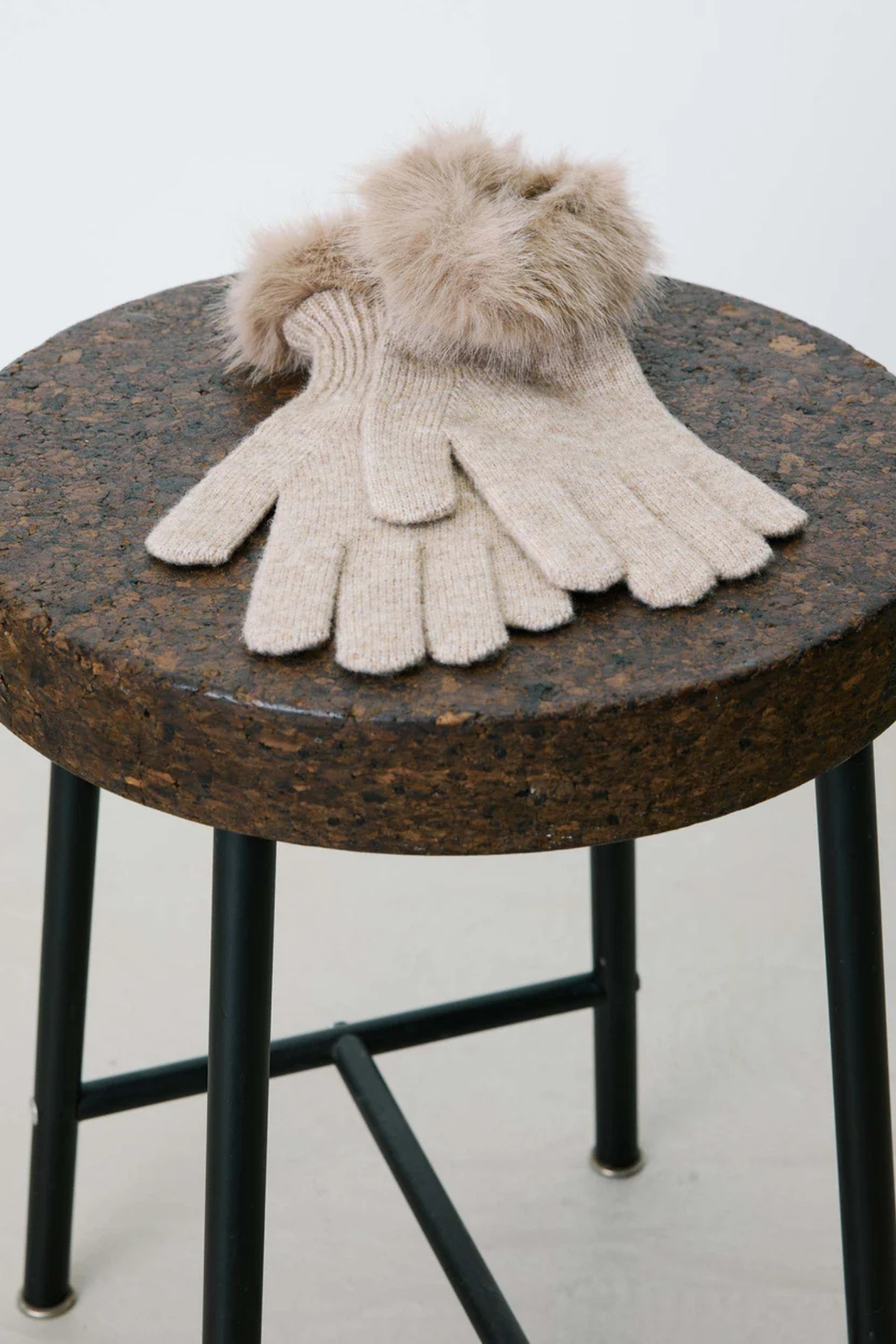 BRIXTON GLOVES - BEIGE
