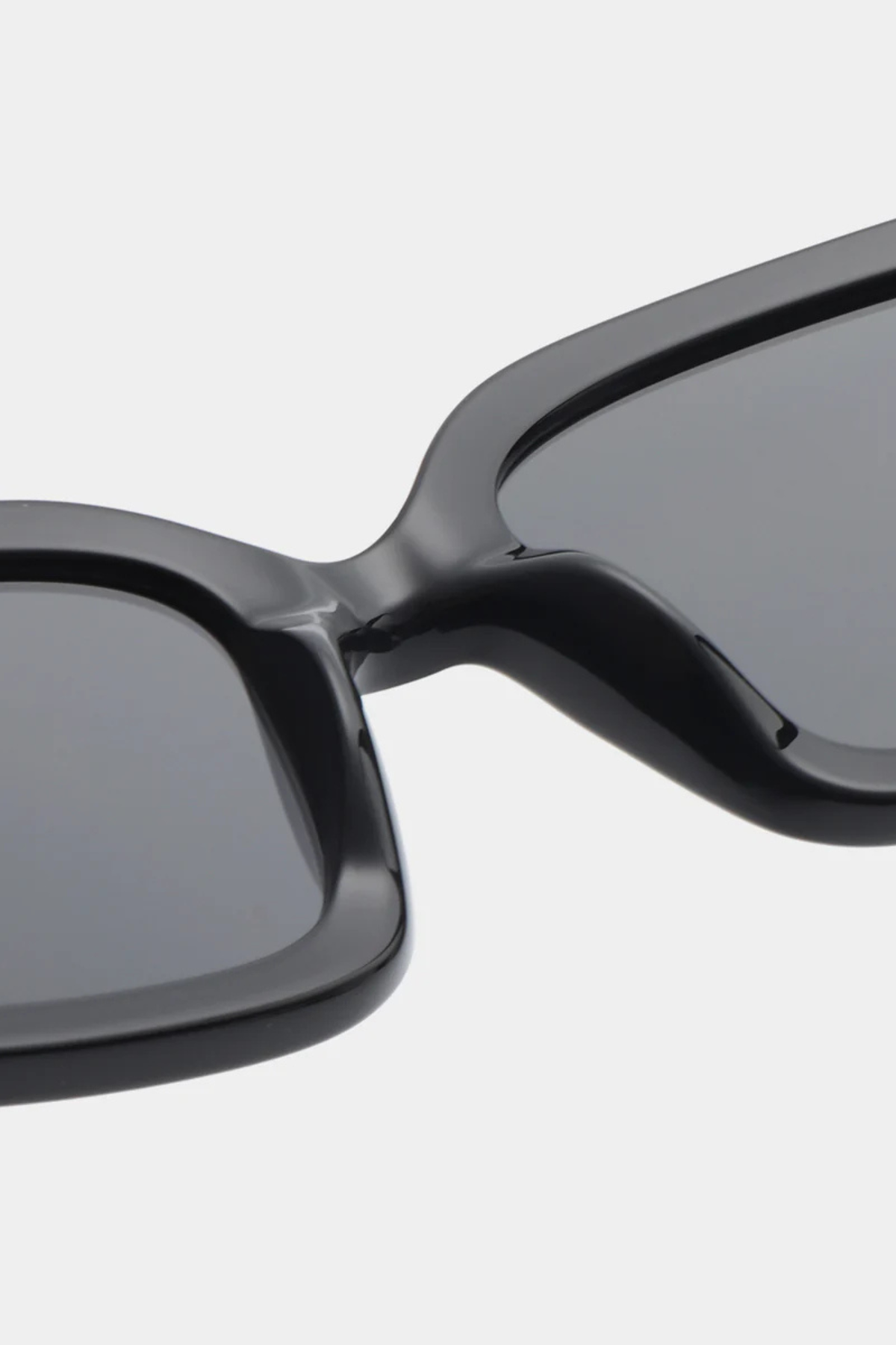 PLUTO SUNGLASSES - BLACK
