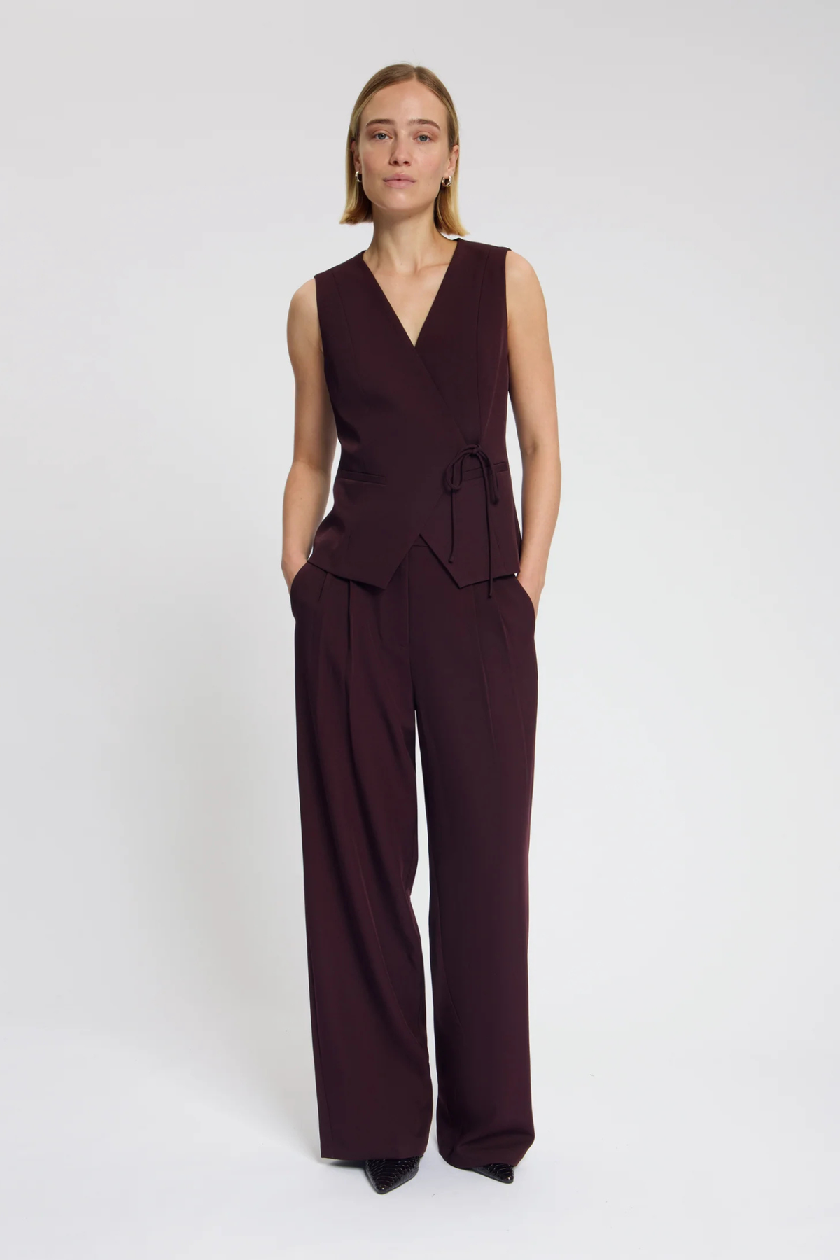 ESCA TIE VEST - BORDEAUX