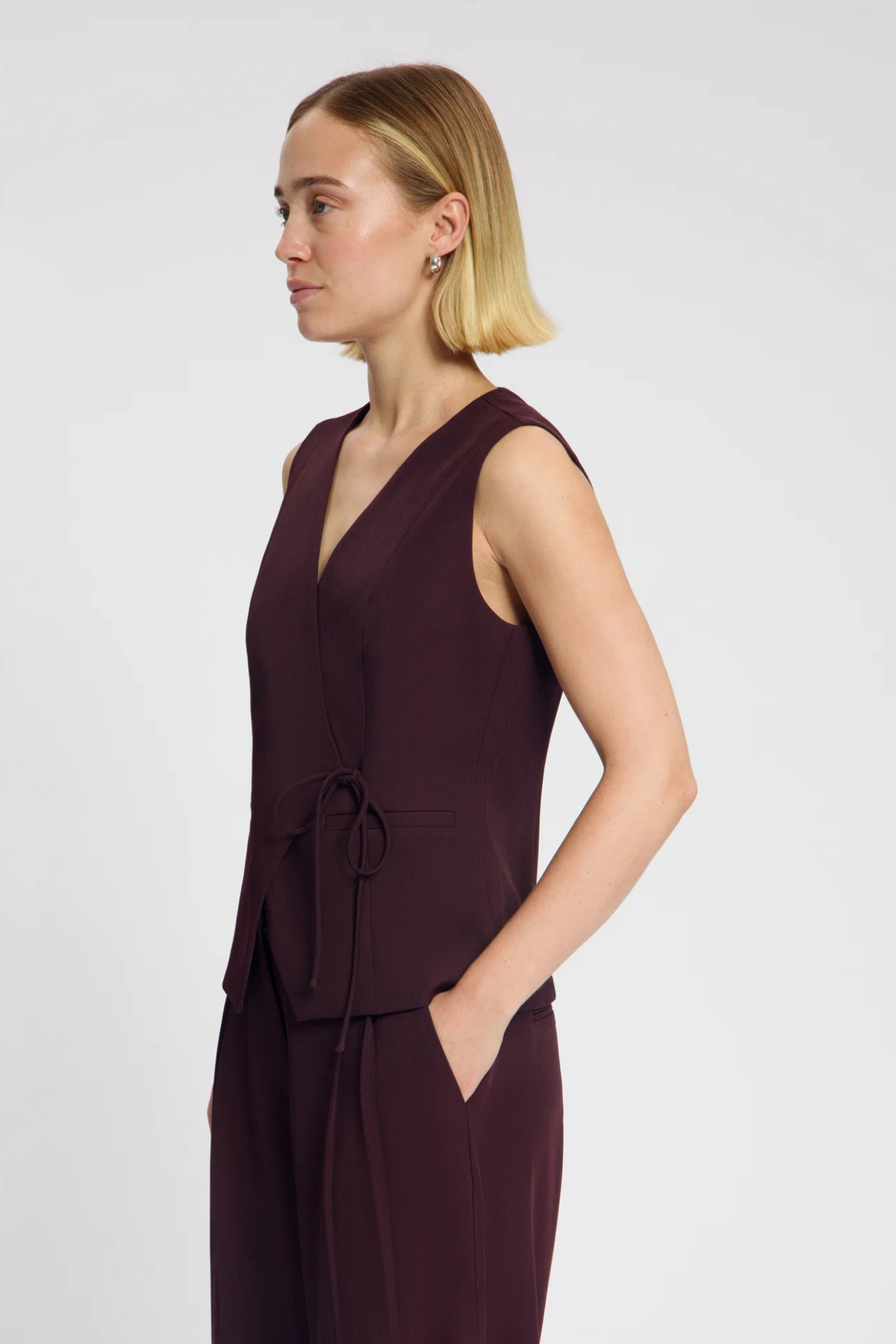 ESCA TIE VEST - BORDEAUX