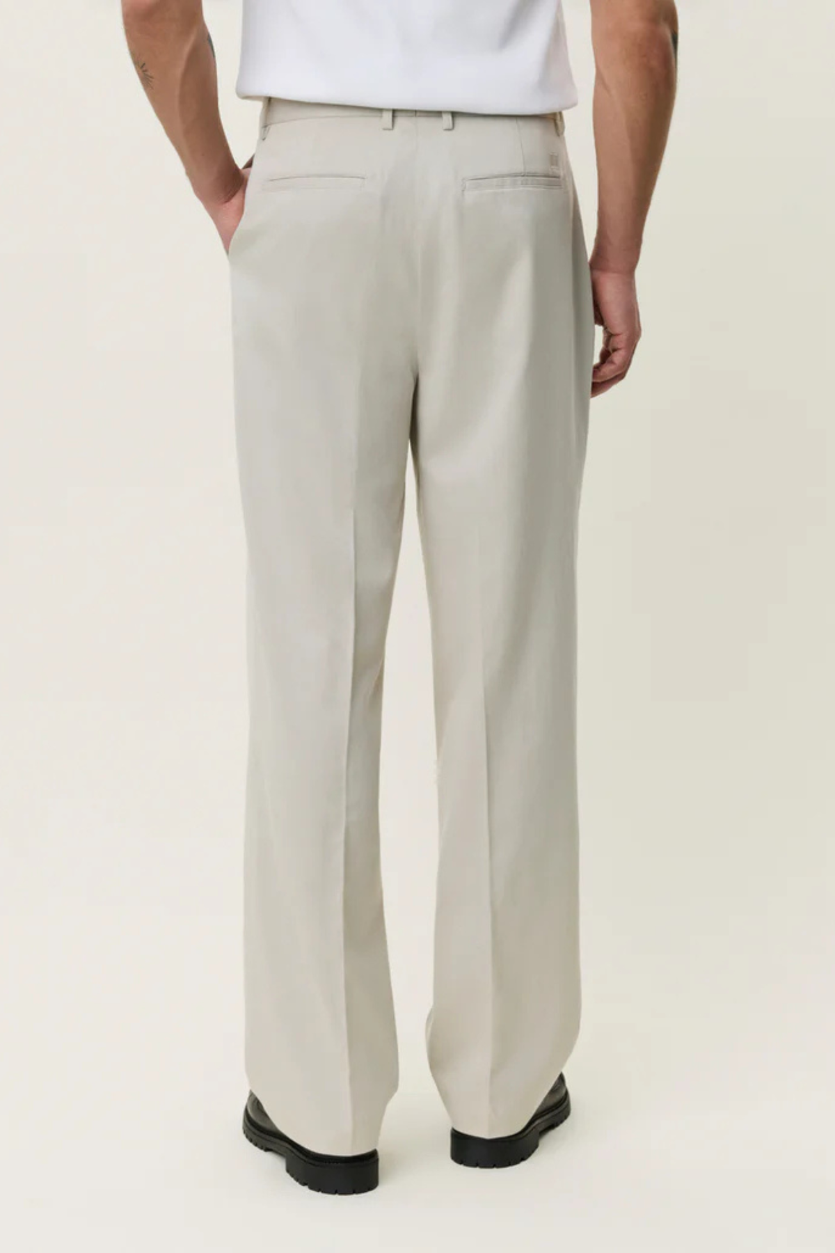 PANTALON DE COSTUME EN SERGÉ À PLIS - SABLE CLAIR