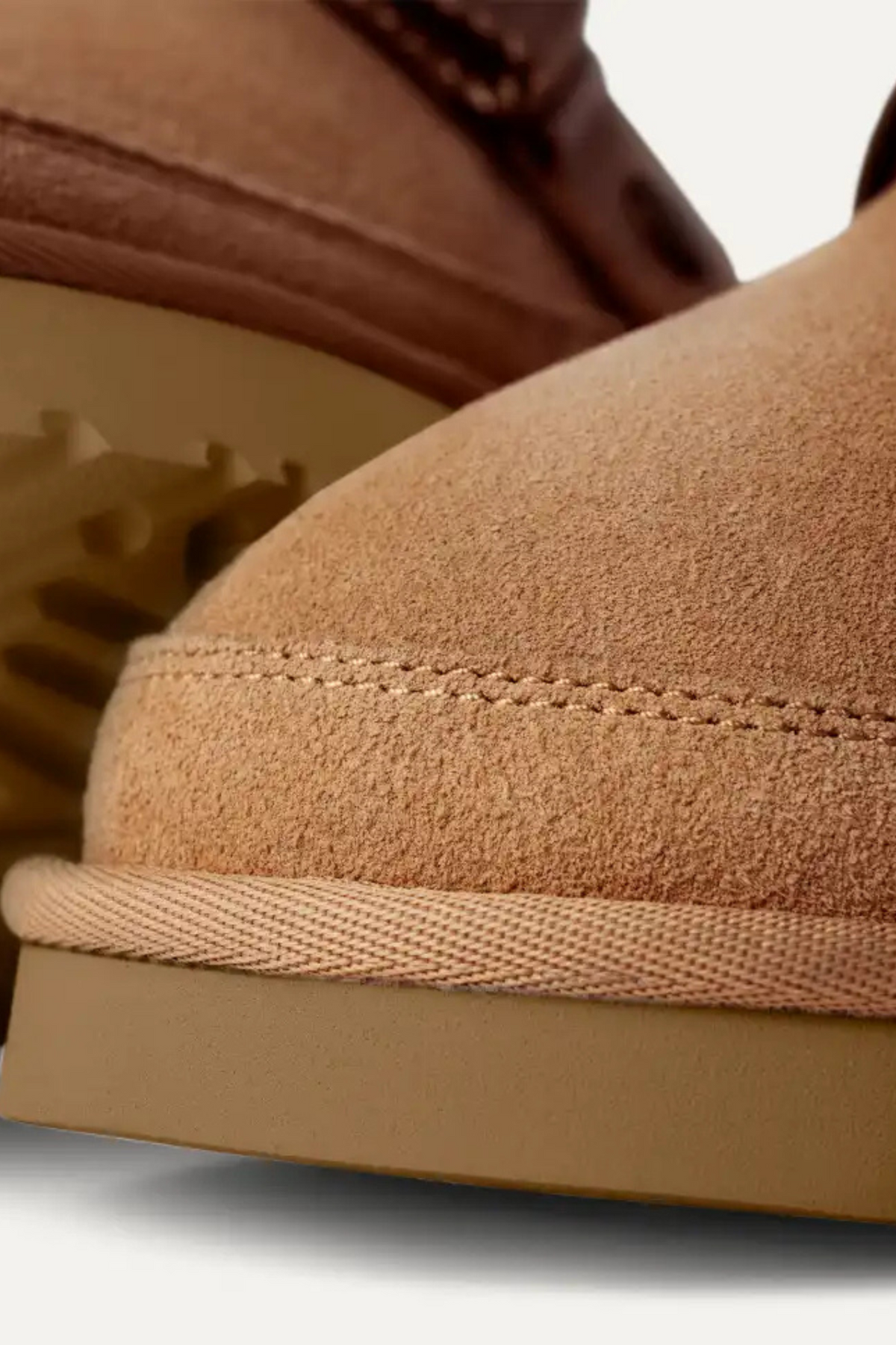 UGG man goldencoast clog in chestnut. Close front view