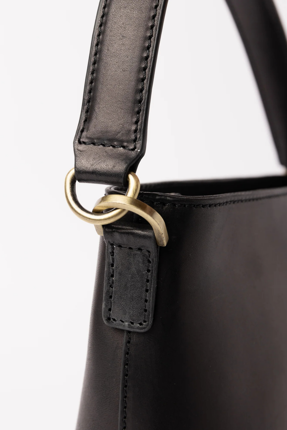 BOBBI BUCKET MAXI TAS - ZWART KLASSIEK LEER