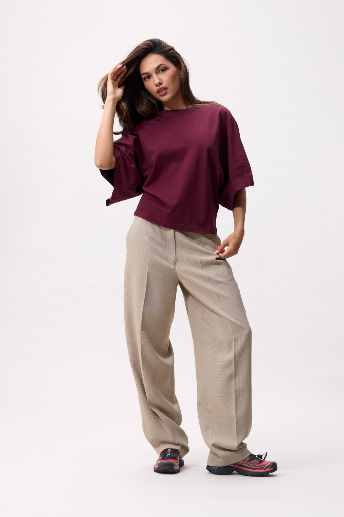 T-SHIRT MET VLEERMOUWEN - MERLOT