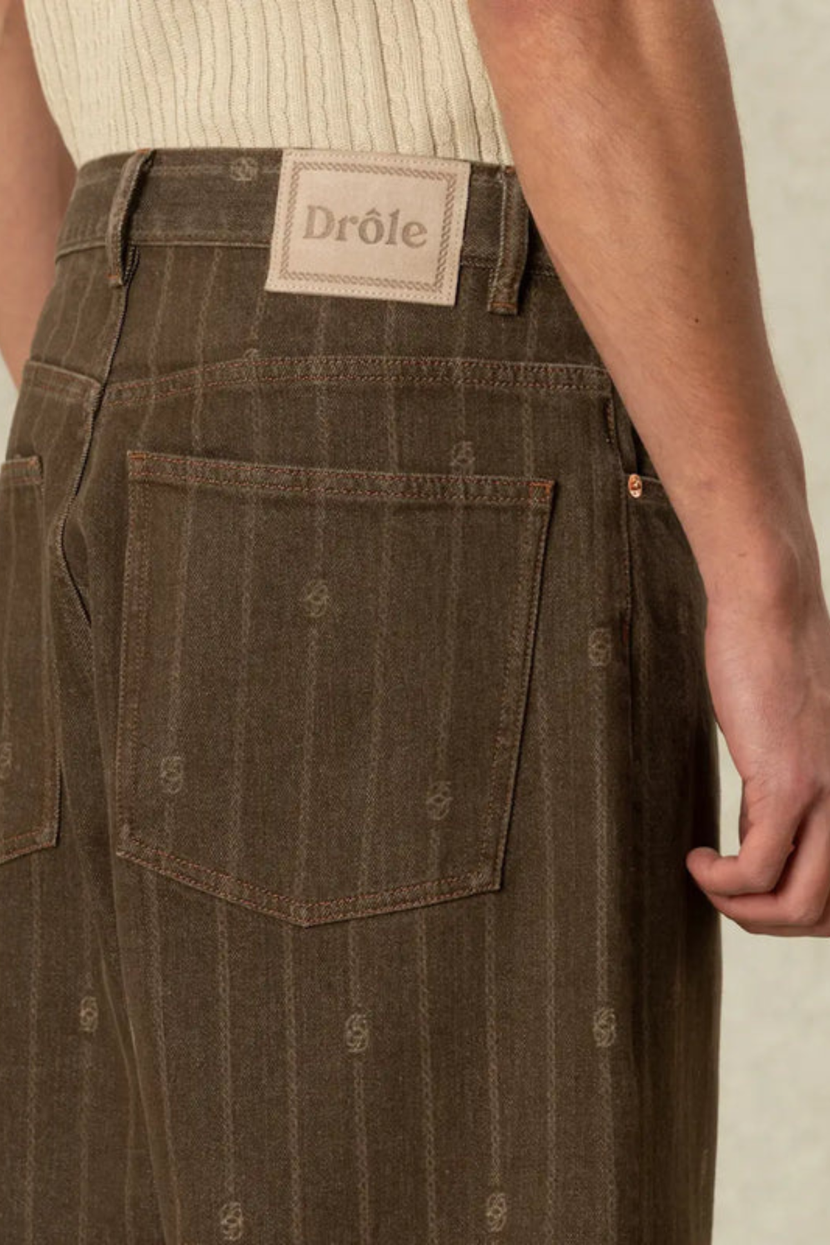 MONOGRAM BAGGY JEANS - BRUIN