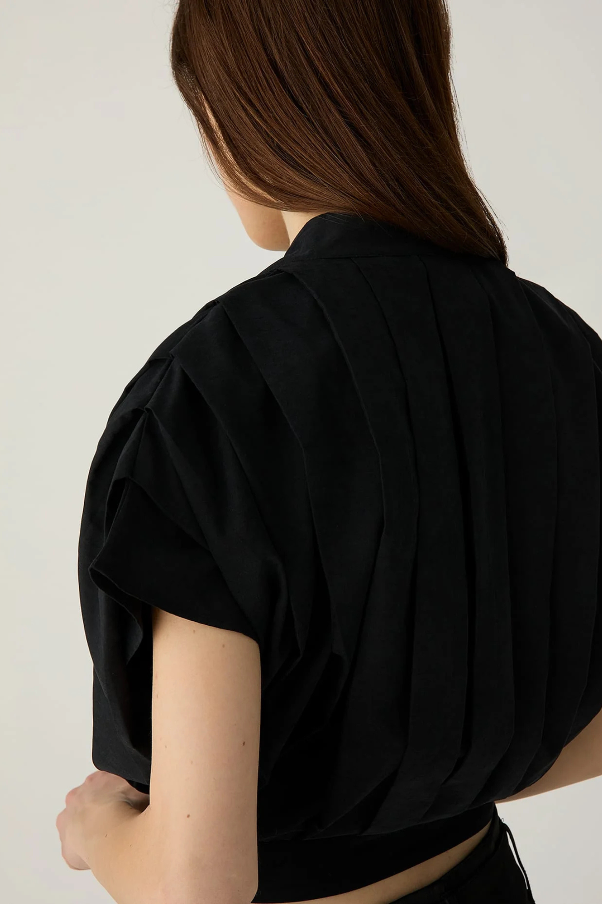 KORA PLEATED BLOUSE - BLACK