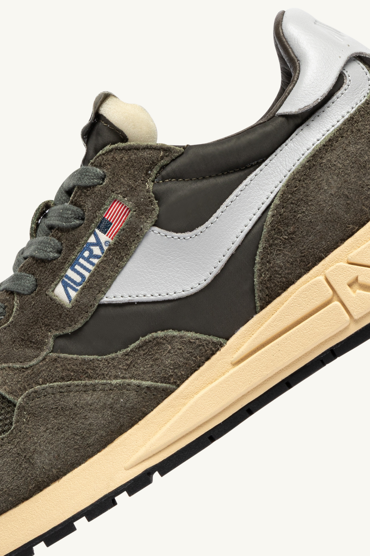 WWLM-UT52 - REELWIND LOW HERENSNEAKERS - SUÈDE/NET OLIJF/HARBMIST